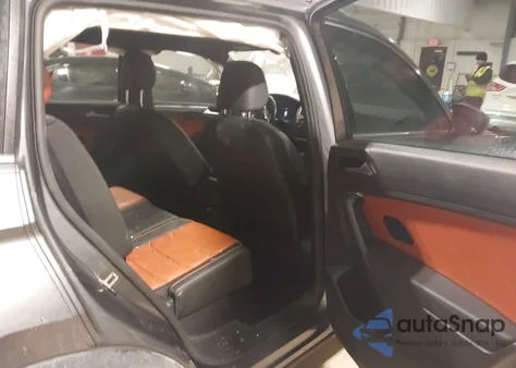 2019 Volkswagen Tiguan 2.0T Sel Premium/2.0T Sel Premium R-Line z USA, uszkodzony, nr VIN 3VV4B7AX4KM023685